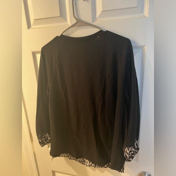 Black & white blouse - Picture 3 of 3